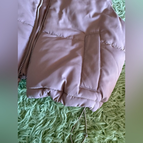 Hollister Ultimate Mini Puffer Vest - Picture 6 of 9